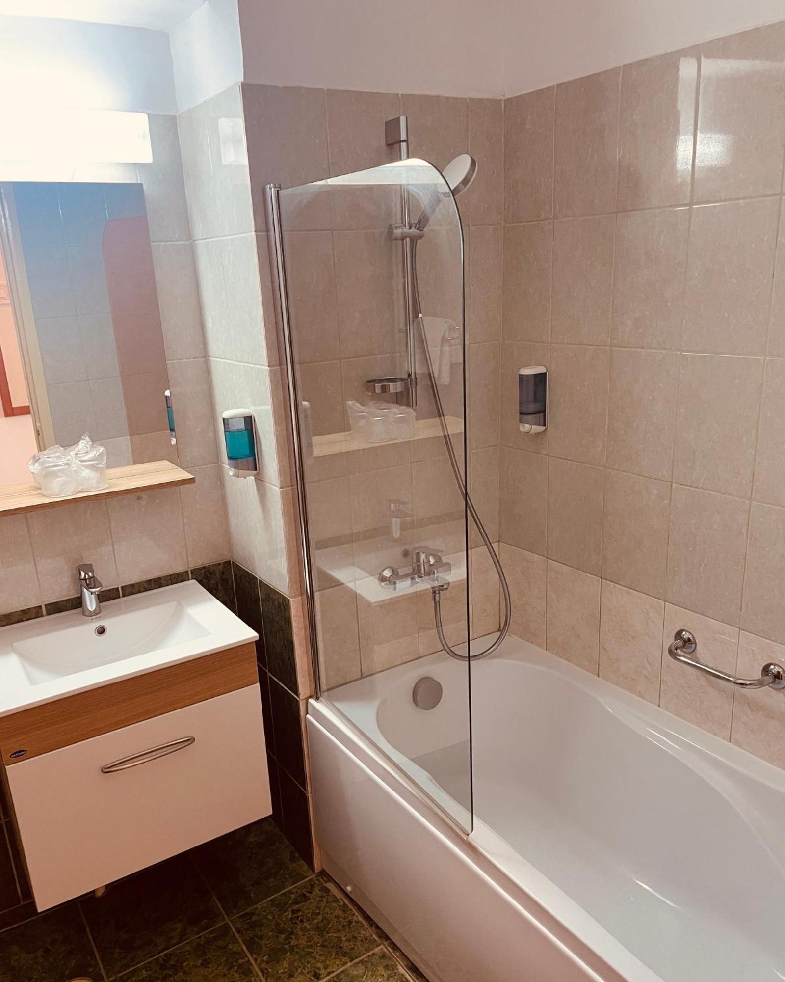 Hotel Moldova Bîrlad Eksteriør billede